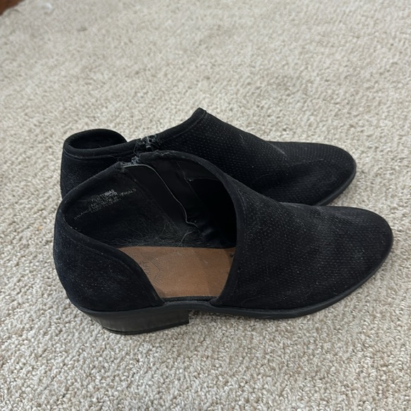 Cute black booties with cut outs on side - Picture 4 of 7